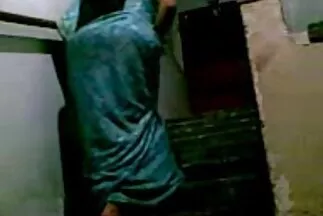 पतला सौंदर्य हिंदी मूवी फुल सेक्स सक्रिय रूप से स्ट्रोक उसे मुंडा योनि के साथ उसकी उंगलियों और सह