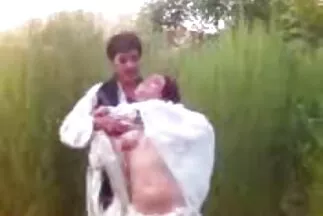 उनमें से एक अपनी प्रेमिका के चेहरे पर बैठना हिंदी मूवी फिल्म सेक्सी फिल्म पसंद करता है