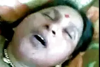 उसने अपने लिंग को ललकारा और कॉलेज सेक्सी मूवी मूवी के दो छात्रों से प्यार करने लगा ।