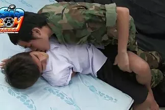 शौकिया लड़की सेक्स मूवी देखने वाला गर्म पड़ोसी के साथ चुंबन
