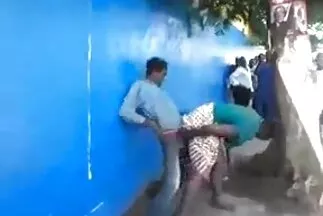 सेक्स से पहले, उसने एक मोहक पोल्का डॉट स्कर्ट में सेक्सी फुल मूवी सेक्सी नृत्य किया