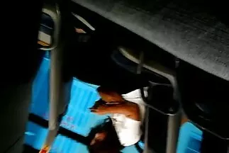 सोफे पर दोस्त अपनी टोपी में अपने सेक्सी हिंदी मूवी फिल्म वीडियो सहिजन धक्का