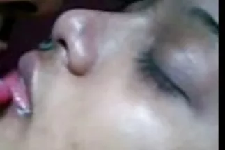 शरारती सौंदर्य बाथरूम में धोता है और कैमरे के लिए बन सेक्सी मूवी अंग्रेजी में गया है