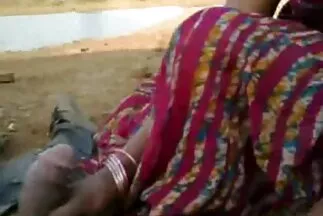 आकर्षक हिंदी सेक्सी मूवी इंग्लिश सुनहरे बालों वाली चुंबन एक अमीर अतिथि